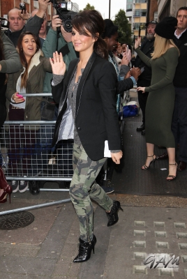 Girls_Aloud_outside_Radio_1_and_2_Studios_12_11_12_285329.jpg