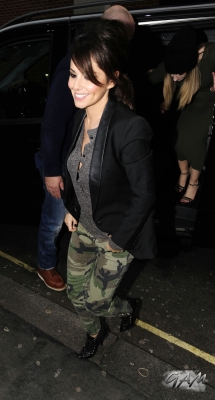 Girls_Aloud_outside_Radio_1_and_2_Studios_12_11_12_286329.jpg