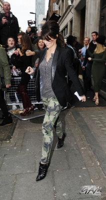 Girls_Aloud_outside_Radio_1_and_2_Studios_12_11_12_288429.jpg