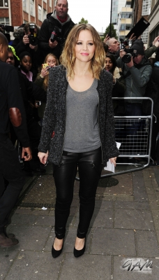Girls_Aloud_outside_Radio_1_and_2_Studios_12_11_12_289929.jpg
