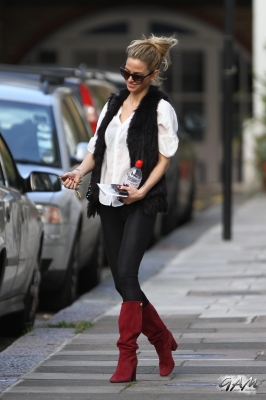 Sarah_Harding_in_North_London_07_11_12_281829.jpg