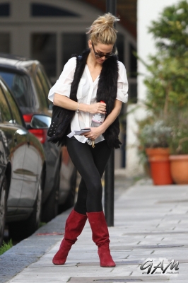 Sarah_Harding_in_North_London_07_11_12_28229.jpg