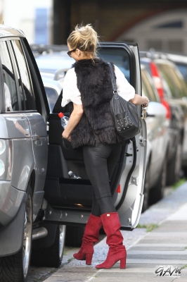 Sarah_Harding_in_North_London_07_11_12_282329.jpg