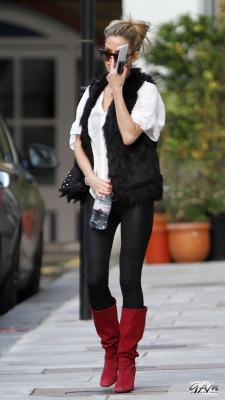 Sarah_Harding_in_North_London_07_11_12_282729.jpg