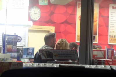 Sarah_Harding_out_in_London_with_DJ_Mark_One_09_11_12_281829.jpg