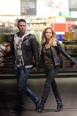 Sarah_Harding_out_in_London_with_DJ_Mark_One_09_11_12_28529.jpg