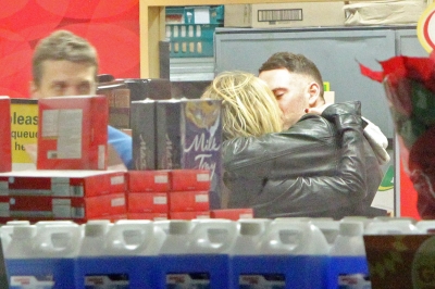Sarah_Harding_out_in_London_with_DJ_Mark_One_09_11_12_28729.jpg