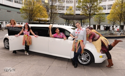 Kimberley_Walsh_with_Strictly_stars_on_the_road_to_Wembley_Arena_12_11_12_28229.jpg