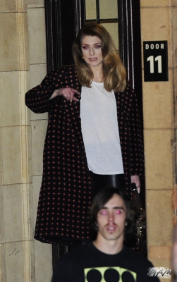 Girls_Aloud_leaving_the_Royal_Variety_Show_20_11_12_285329.jpg
