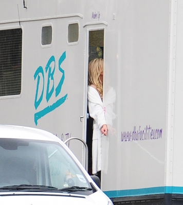 Girls_Aloud_on_the_set_of_BCYLM_trailers_26_11_12_282529.jpg