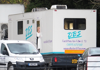 Girls_Aloud_on_the_set_of_BCYLM_trailers_26_11_12_283029.jpg