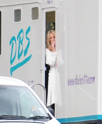 Girls_Aloud_on_the_set_of_BCYLM_trailers_26_11_12_283129.jpg