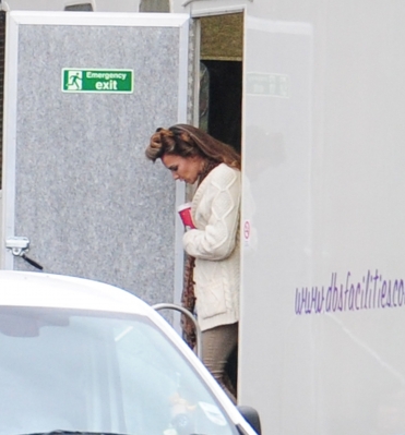 Girls_Aloud_on_the_set_of_BCYLM_trailers_26_11_12_28329.jpg