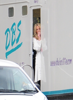Girls_Aloud_on_the_set_of_BCYLM_trailers_26_11_12_283329.jpg