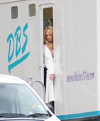 Girls_Aloud_on_the_set_of_BCYLM_trailers_26_11_12_283929.jpg