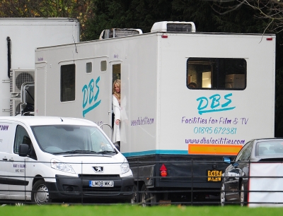 Girls_Aloud_on_the_set_of_BCYLM_trailers_26_11_12_284429.jpg