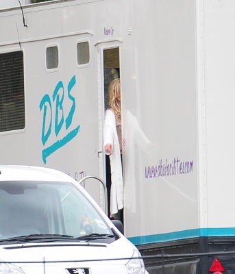 Girls_Aloud_on_the_set_of_BCYLM_trailers_26_11_12_284529.jpg
