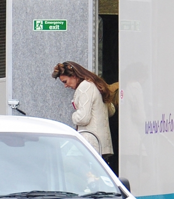 Girls_Aloud_on_the_set_of_BCYLM_trailers_26_11_12_28629.jpg