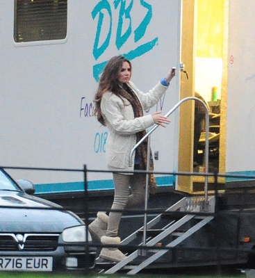 Girls_Aloud_on_the_set_of_BCYLM_trailers_26_11_12_28829.jpg