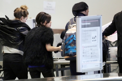 Cheryl_Cole_arriving_at_LAX_airport_30_11_12_282029.jpg