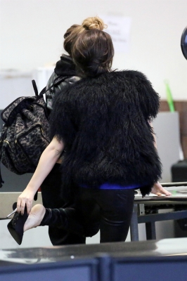 Cheryl_Cole_arriving_at_LAX_airport_30_11_12_28429.jpg
