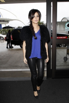 Cheryl_Cole_arriving_at_LAX_airport_30_11_12_28729.jpg