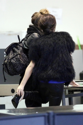 Cheryl_Cole_arriving_at_LAX_airport_30_11_12_28829.jpg