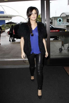 Cheryl_Cole_arriving_at_LAX_airport_30_11_12_28929.jpg