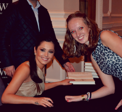 Cheryl_Cole_signs_copies_of_her_book__My_Story__in_London_01_12_12_281229.png