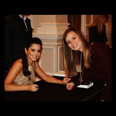 Cheryl_Cole_signs_copies_of_her_book__My_Story__in_London_01_12_12_281729.jpg
