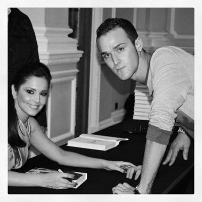 Cheryl_Cole_signs_copies_of_her_book__My_Story__in_London_01_12_12_281829.jpg