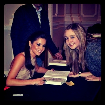 Cheryl_Cole_signs_copies_of_her_book__My_Story__in_London_01_12_12_282929.jpg