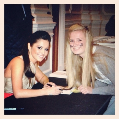 Cheryl_Cole_signs_copies_of_her_book__My_Story__in_London_01_12_12_283529.jpg