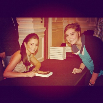 Cheryl_Cole_signs_copies_of_her_book__My_Story__in_London_01_12_12_284129.jpg