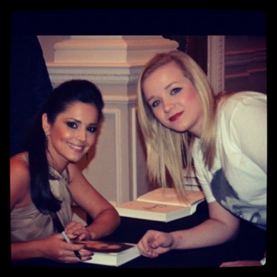 Cheryl_Cole_signs_copies_of_her_book__My_Story__in_London_01_12_12_284229.jpg