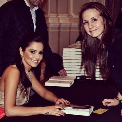 Cheryl_Cole_signs_copies_of_her_book__My_Story__in_London_01_12_12_284329.jpg