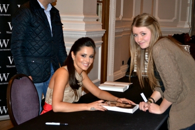 Cheryl_Cole_signs_copies_of_her_book__My_Story__in_London_01_12_12_28929.jpg
