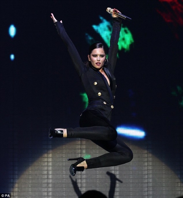 Cheryl_Cole_perform_Capital_FM_Jingle_Bell_Ball_Day_1_08_12_12_283229.jpg