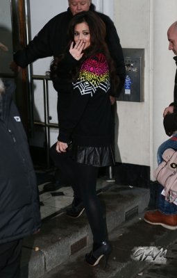 Girls_Aloud_arriving_at_BBC_Radio_1_14_12_12_2811629.jpg