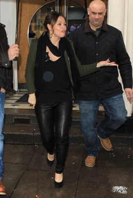 Girls_Aloud_arriving_at_BBC_Radio_1_14_12_12_2816529.jpg