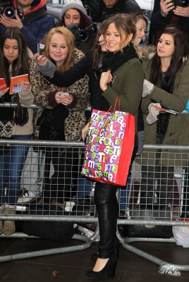 Girls_Aloud_arriving_at_BBC_Radio_1_14_12_12_2817829.jpg