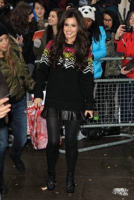 Girls_Aloud_arriving_at_BBC_Radio_1_14_12_12_2818129.jpg
