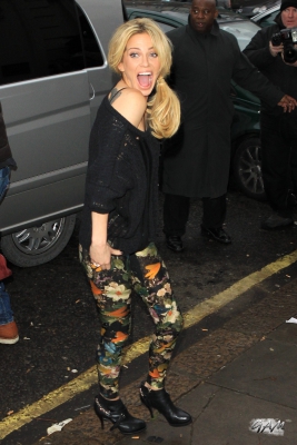 Girls_Aloud_arriving_at_BBC_Radio_1_14_12_12_2818529.jpg