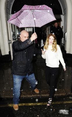 Girls_Aloud_arriving_at_BBC_Radio_1_14_12_12_2821129.jpg
