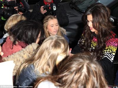 Girls_Aloud_arriving_at_BBC_Radio_1_14_12_12_28429.jpg
