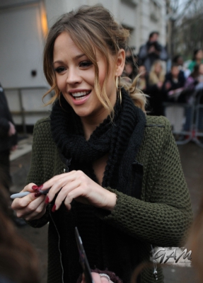 Girls_Aloud_arriving_at_BBC_Radio_1_14_12_12_285629.jpg