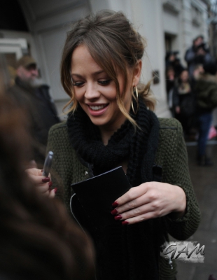Girls_Aloud_arriving_at_BBC_Radio_1_14_12_12_286329.jpg