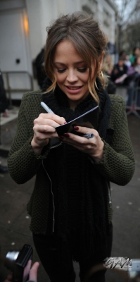 Girls_Aloud_arriving_at_BBC_Radio_1_14_12_12_286929.jpg