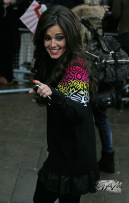 Girls_Aloud_arriving_at_BBC_Radio_1_14_12_12_287529.jpg