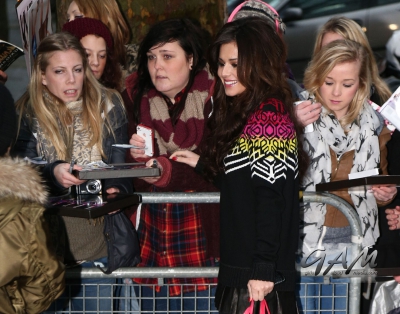Girls_Aloud_arriving_at_BBC_Radio_1_14_12_12_289329.jpg